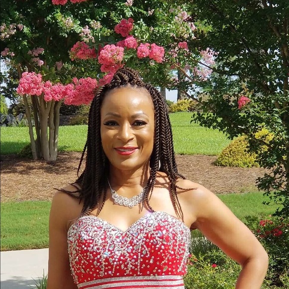 Formal gown - Picture 3 of 3